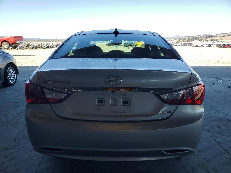 Photo 6 from auction – 2012 HYUNDAI SONATA with VIN 5NPEC4AC5CH425587
