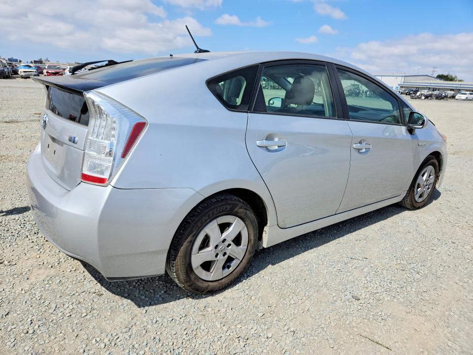 Zdjęcie 3 z aukcji – 2011 TOYOTA PRIUS z VIN JTDKN3DU4B0322202
