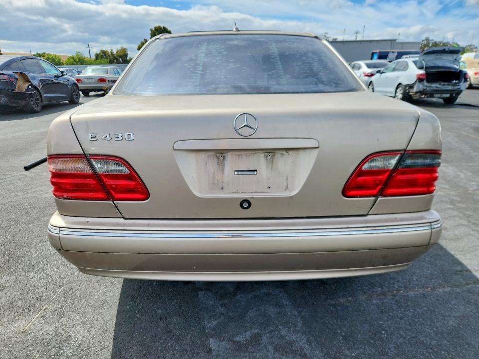 Photo 6 from auction – 2001 MERCEDES-BENZ E with VIN WDBJF70J61B185647