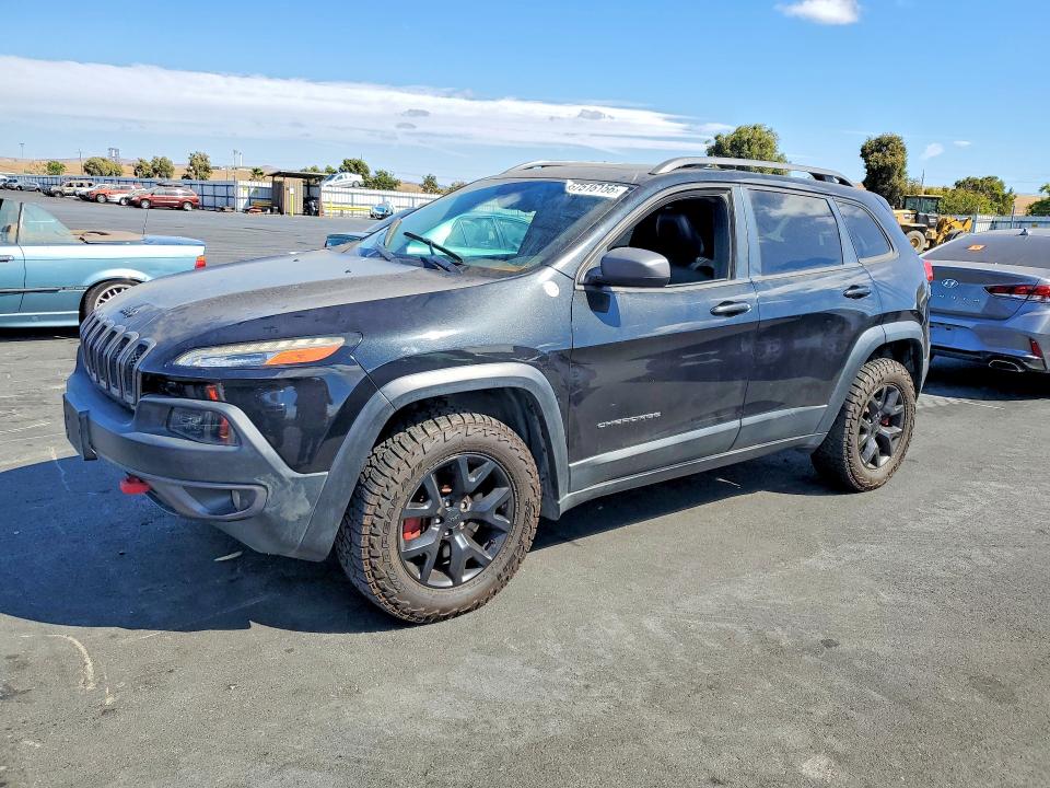 JEEP CHEROKEE 2016 مع رقم تعريف المركبة 1C4PJMBS7GW215397 - صورة من المزاد