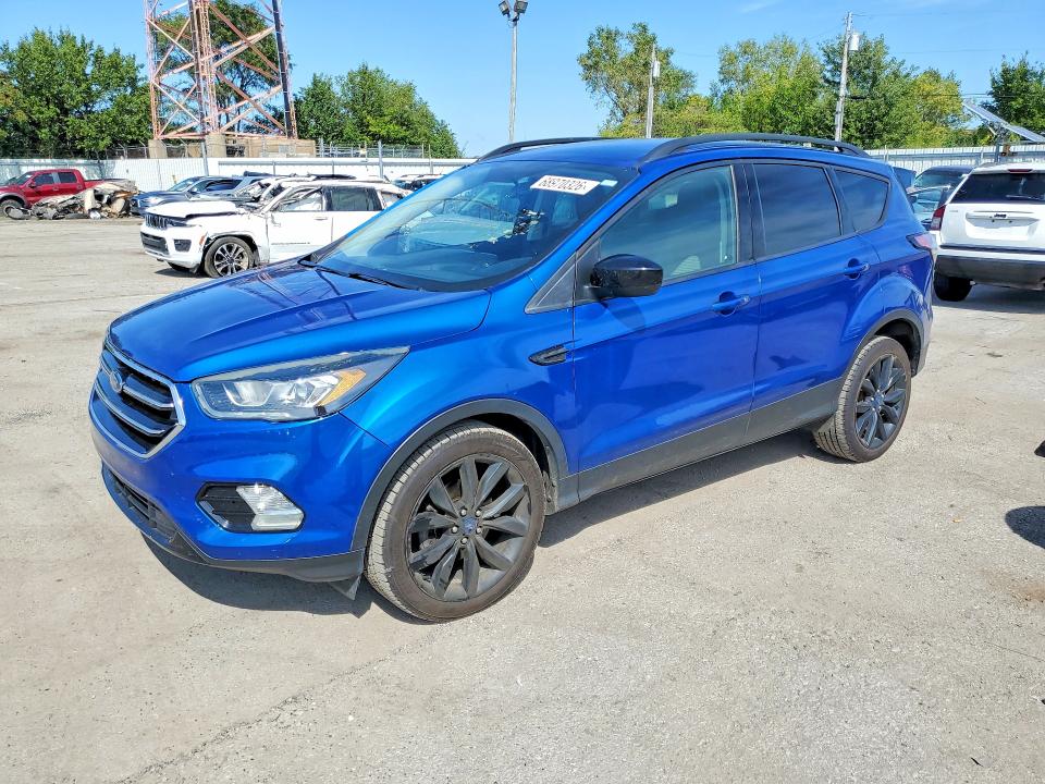 FORD ESCAPE 2018 مع رقم تعريف المركبة 1FMCU0GD2JUD42517 - صورة من المزاد