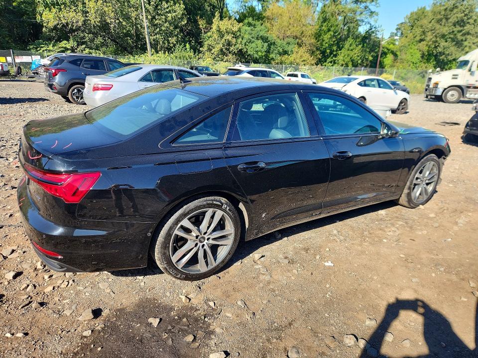Фото 3 с аукциона – 2021 AUDI A6 с VIN WAUD3AF23MN058388