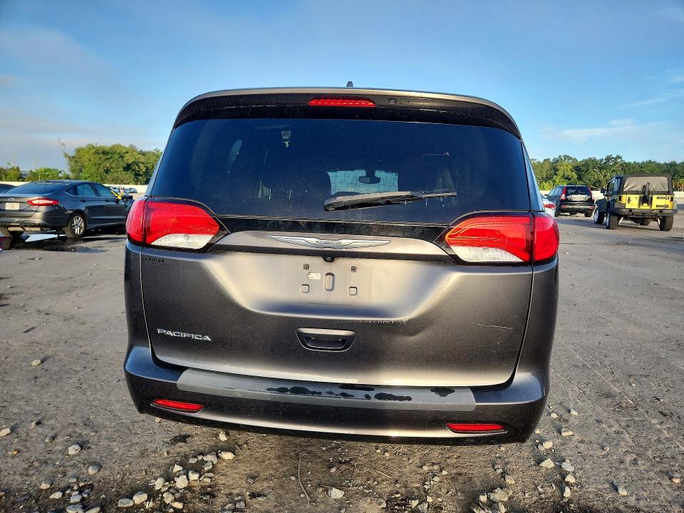 Photo 6 from auction – 2017 CHRYSLER PACIFICA with VIN 2C4RC1CG2HR521803