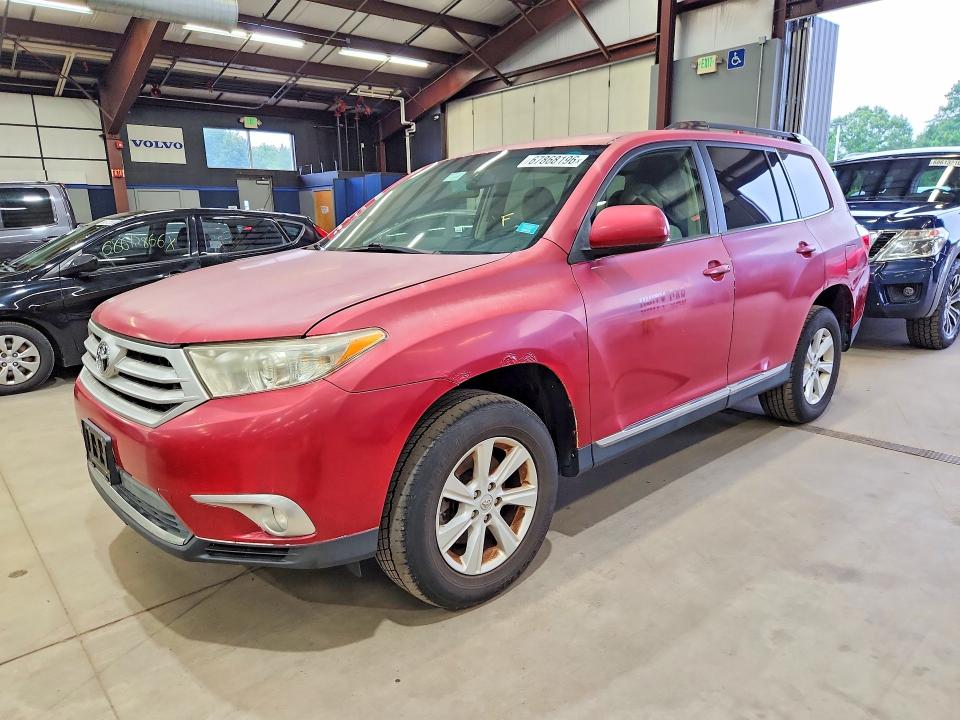 TOYOTA HIGHLANDER 2011 with VIN 5TDBK3EH3BS060812 - Photo from auction