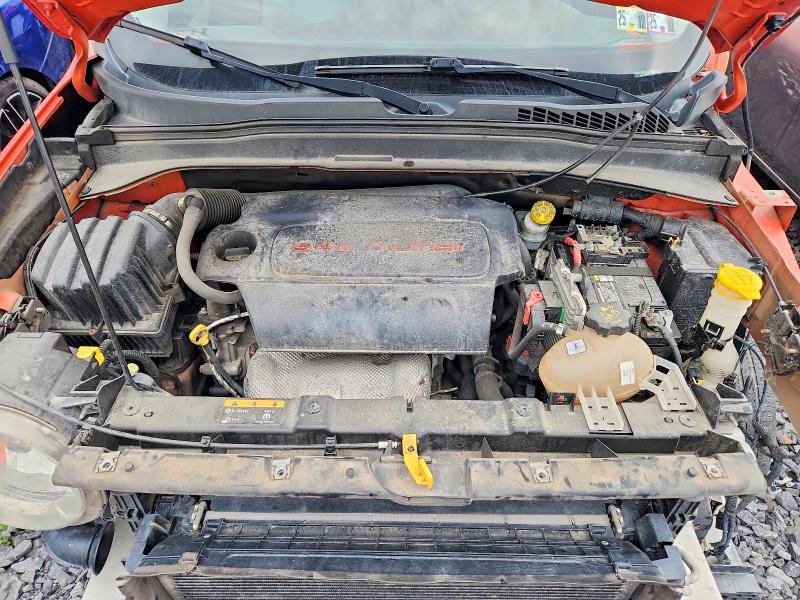Photo 12 from auction – 2015 JEEP RENEGADE with VIN ZACCJBBT9FPC29891