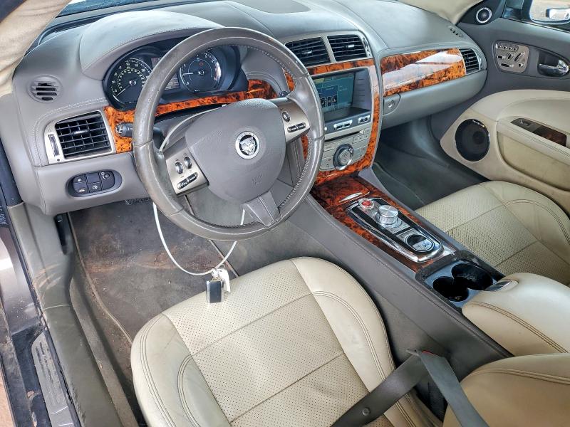 Снимка 8 от търг – 2011 JAGUAR XK с VIN SAJWA4FB5BLB42633