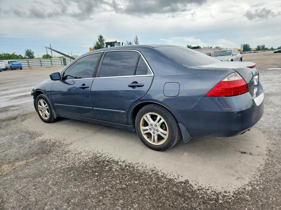 Снимка 2 от търг – 2007 HONDA ACCORD с VIN JHMCM56377C018437