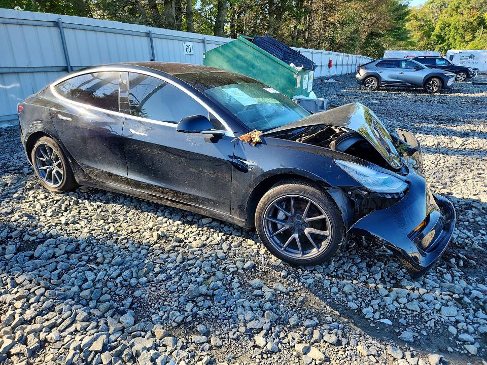Снимка 4 от търг – 2018 TESLA MODEL 3 с VIN 5YJ3E1EA4JF155370