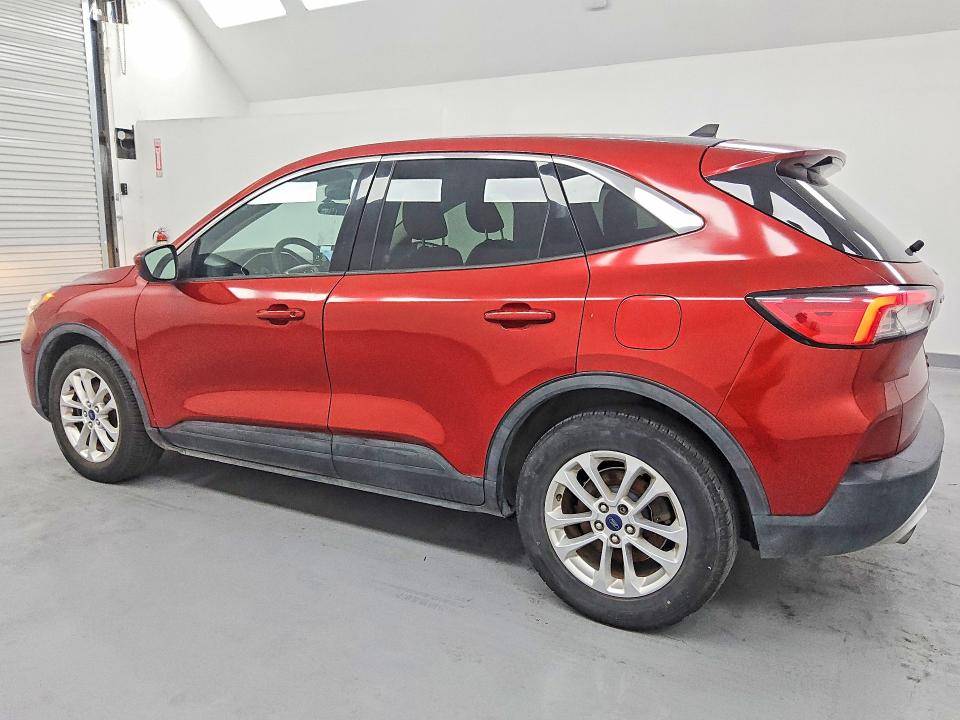 Photo 2 from auction – 2020 FORD ESCAPE with VIN 1FMCU0G68LUB02599