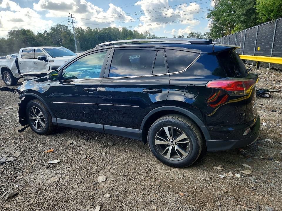 Снимка 2 от търг – 2017 TOYOTA RAV4 с VIN 2T3RFREV9HW678994