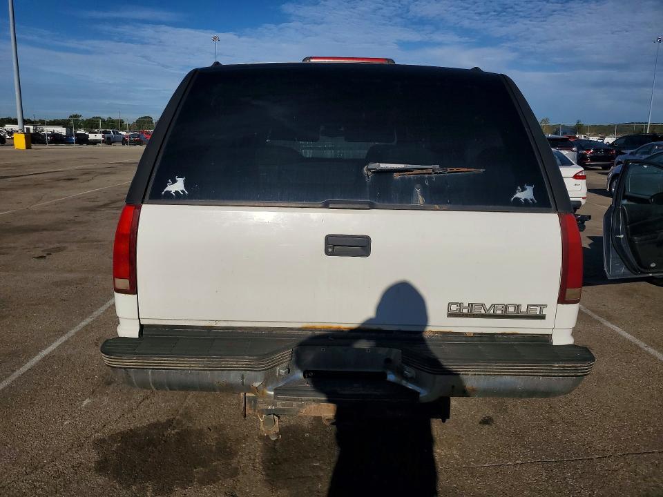 Снимка 6 от търг – 1999 CHEVROLET SUBURBAN с VIN 3GNFK16R8XG109285