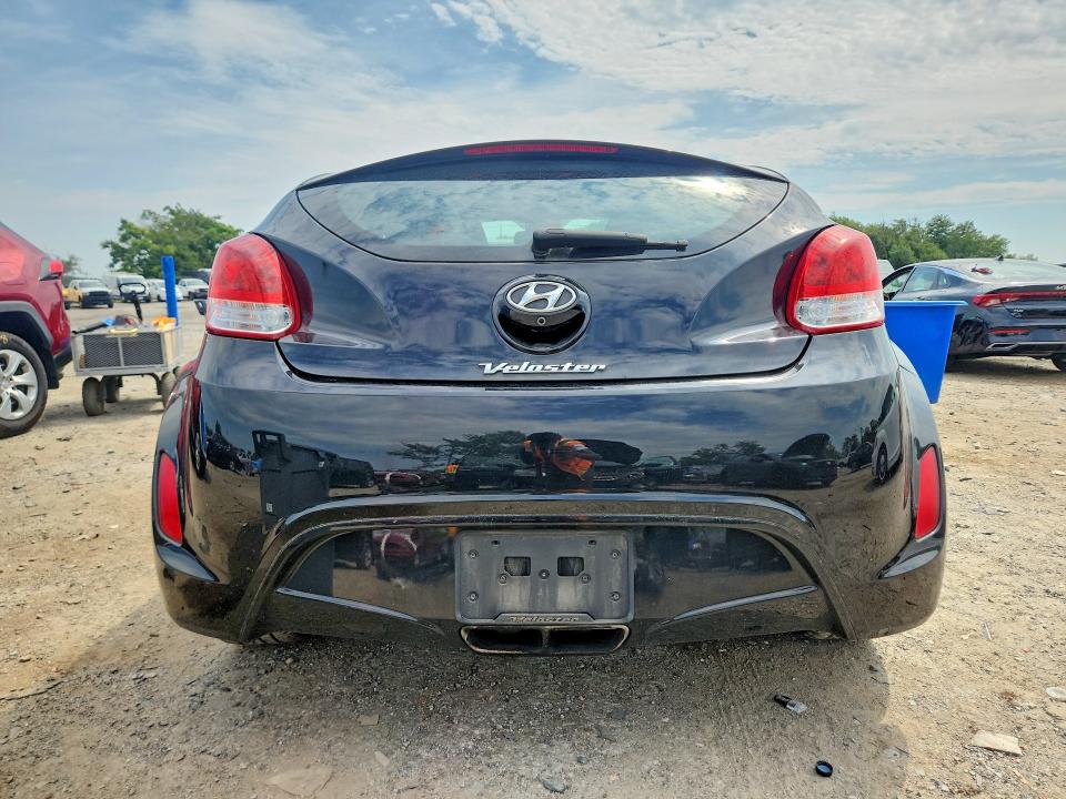 Photo 6 from auction – 2017 HYUNDAI VELOSTER with VIN KMHTC6AD3HU320082