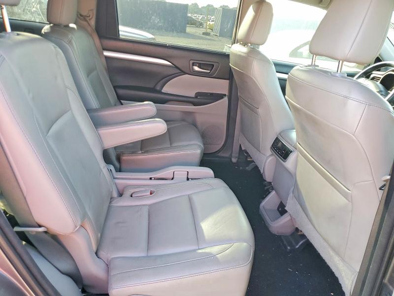 Photo 11 from auction – 2015 TOYOTA HIGHLANDER with VIN 5TDKKRFH6FS047253