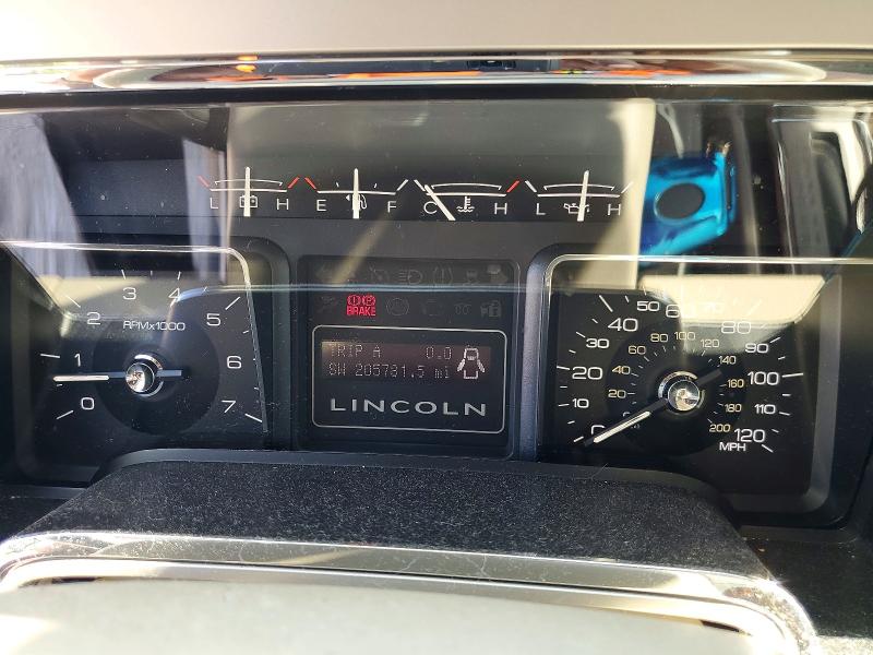 Photo 9 from auction – 2010 LINCOLN NAVIGATOR with VIN 5LMJJ2J58AEJ09049