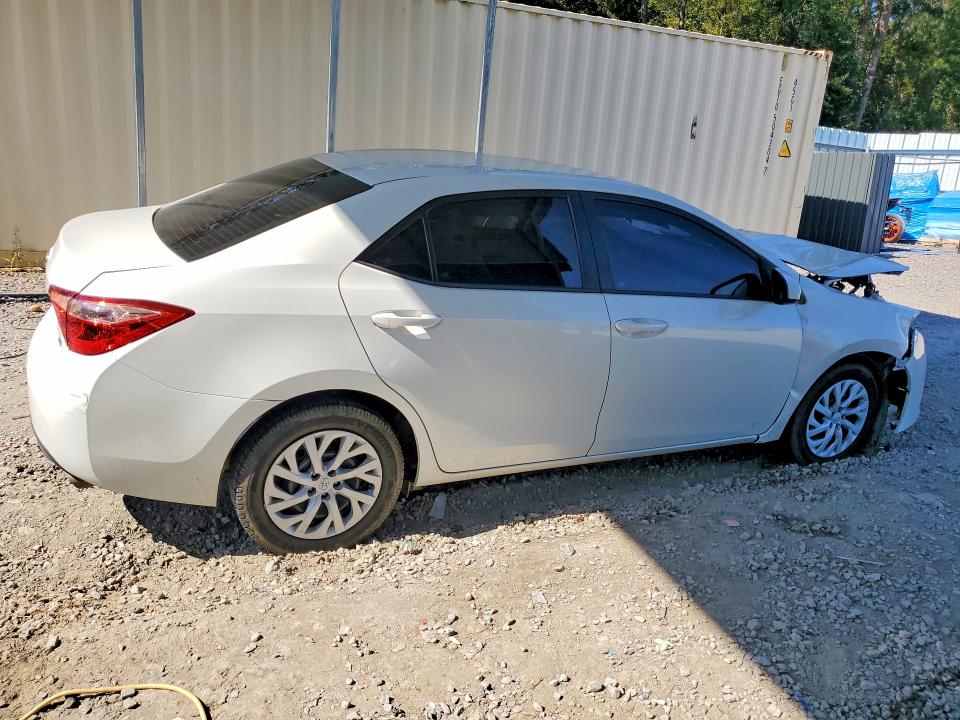 Снимка 3 от търг – 2018 TOYOTA COROLLA с VIN 5YFBURHE6JP806837