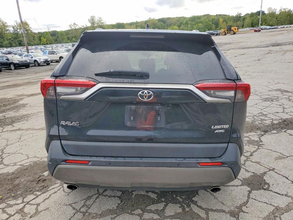 Снимка 6 от търг – 2021 TOYOTA RAV4 с VIN JTMN1RFV1MD070342