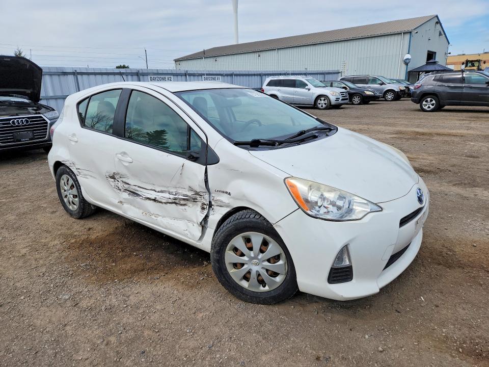 Снимка 4 от търг – 2013 TOYOTA PRIUS C с VIN JTDKDTB37D1541505
