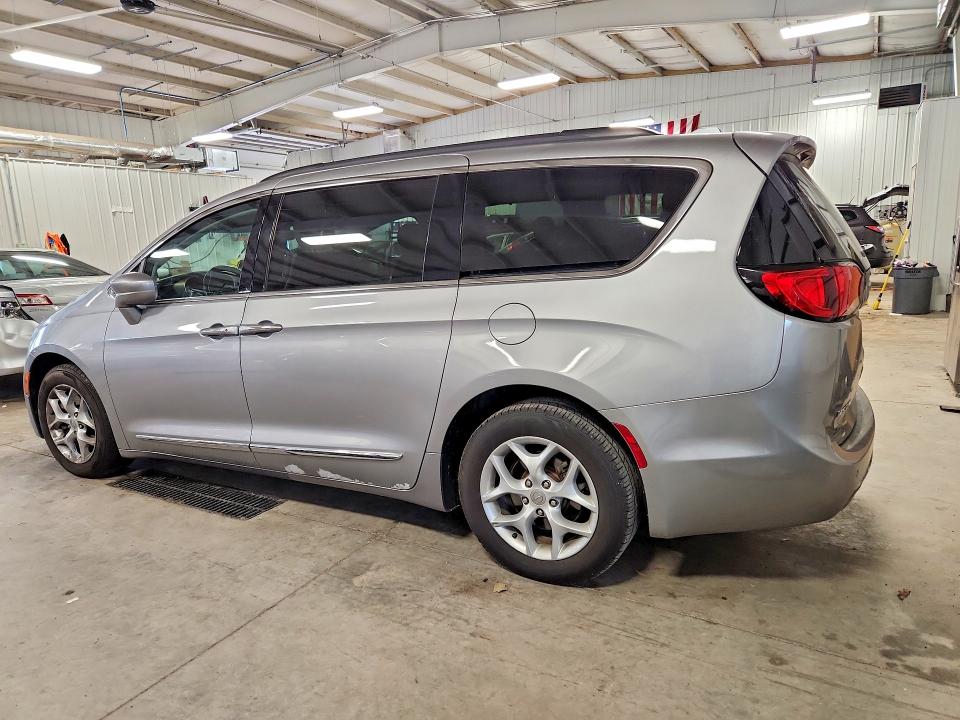 Zdjęcie 2 z aukcji – 2017 CHRYSLER PACIFICA z VIN 2C4RC1BG9HR669836