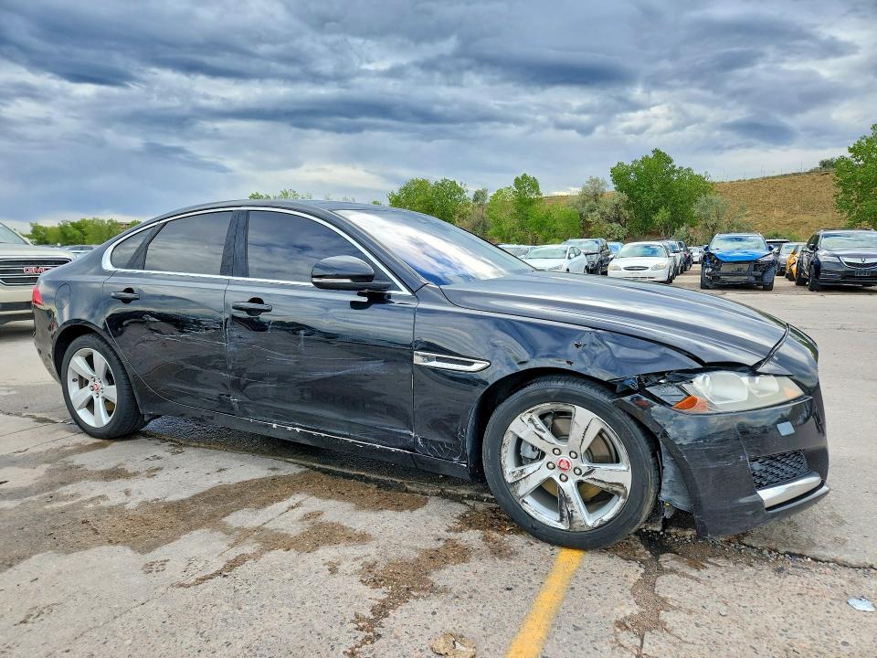 Photo 4 from auction – 2018 JAGUAR XF with VIN SAJBR4FX4JCY70152