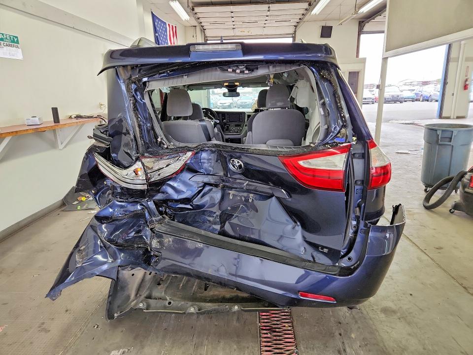 Photo 6 from auction – 2018 TOYOTA SIENNA with VIN 5TDKZ3DC1JS923607