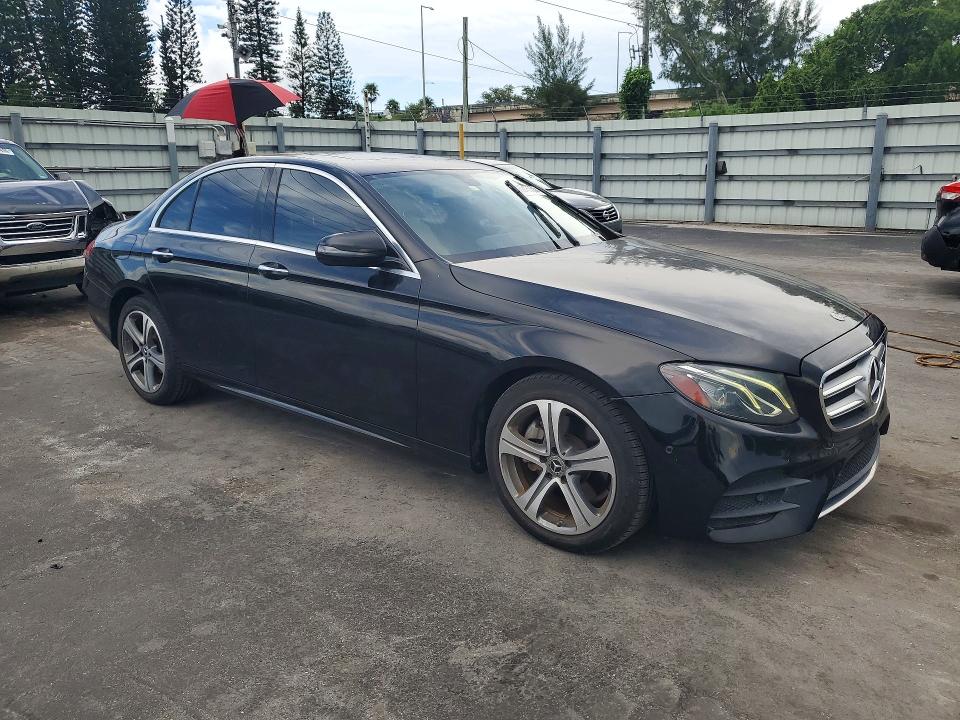 Photo 4 from auction – 2018 MERCEDES-BENZ E with VIN WDDZF4JB6JA327274