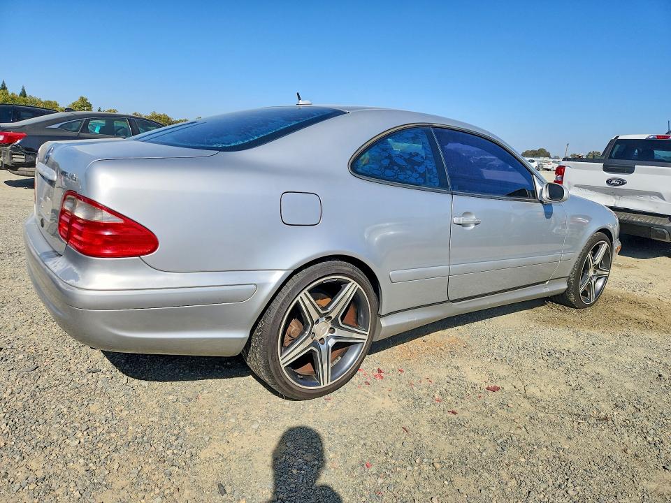 Снимка 3 от търг – 2002 MERCEDES-BENZ CLK с VIN WDBLJ74G62T110688