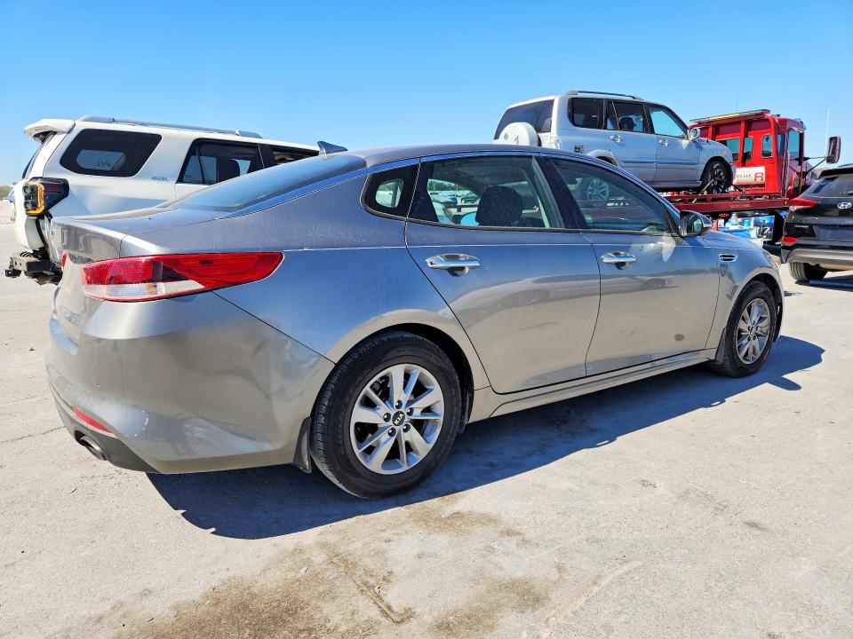 صورة رقم 3 من المزاد - 2018 KIA OPTIMA مع VIN 5XXGT4L39JG178587