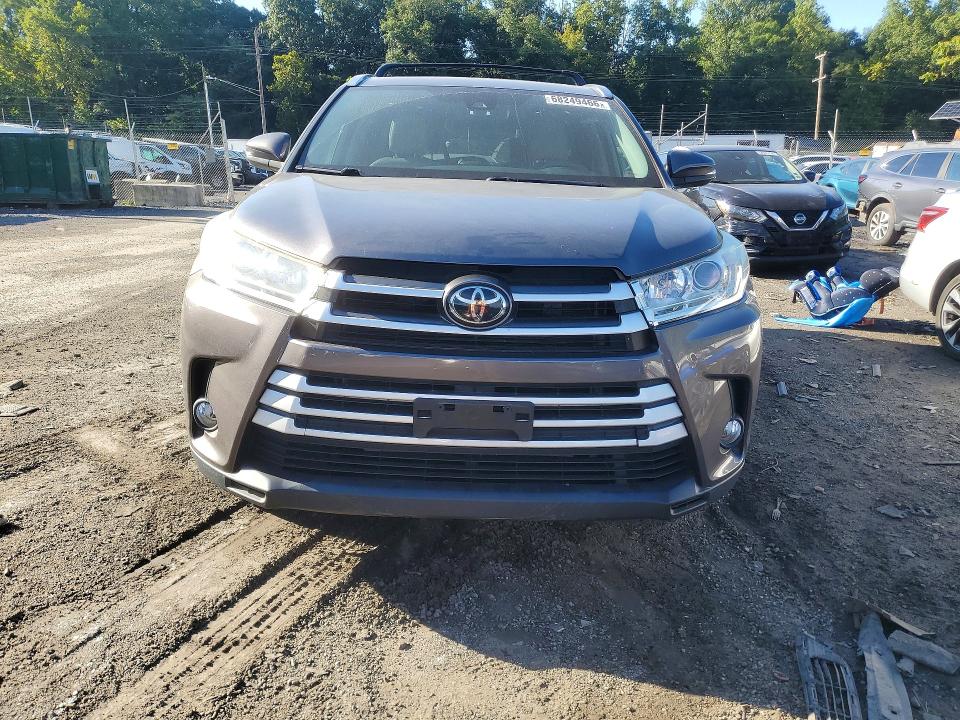 Photo 5 from auction – 2019 TOYOTA HIGHLANDER with VIN 5TDJZRFH4KS620085
