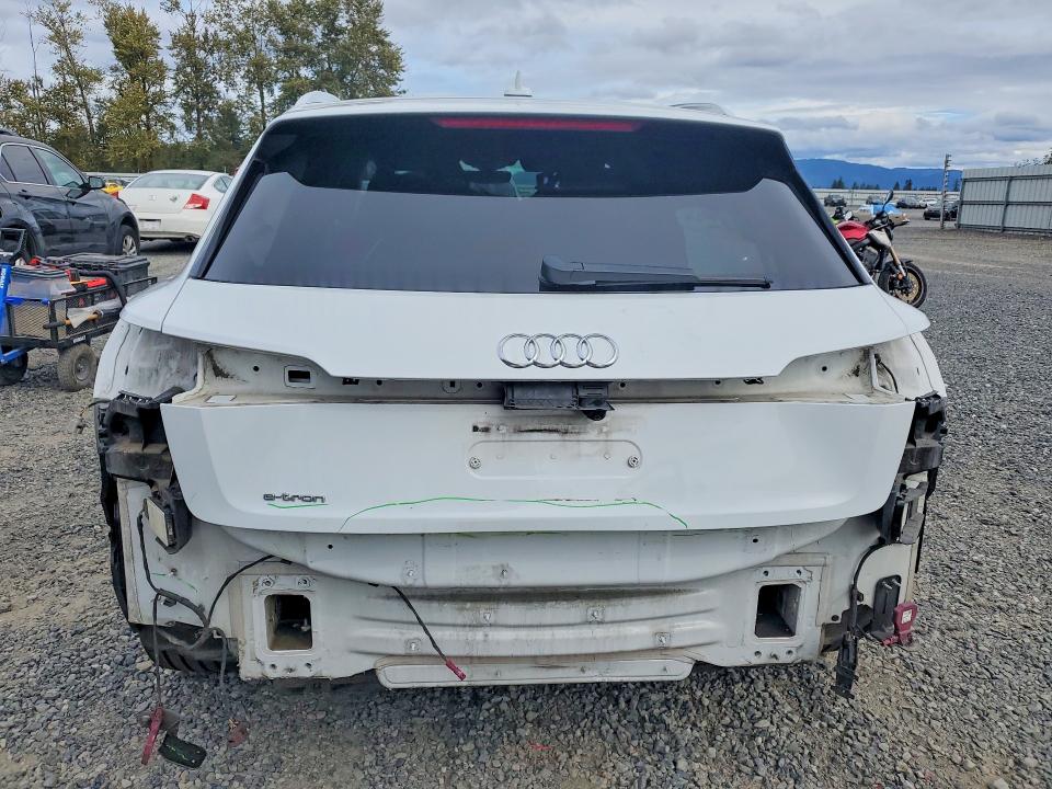 Photo 6 from auction – 2019 AUDI E-TRON with VIN WA1VAAGE1KB025002