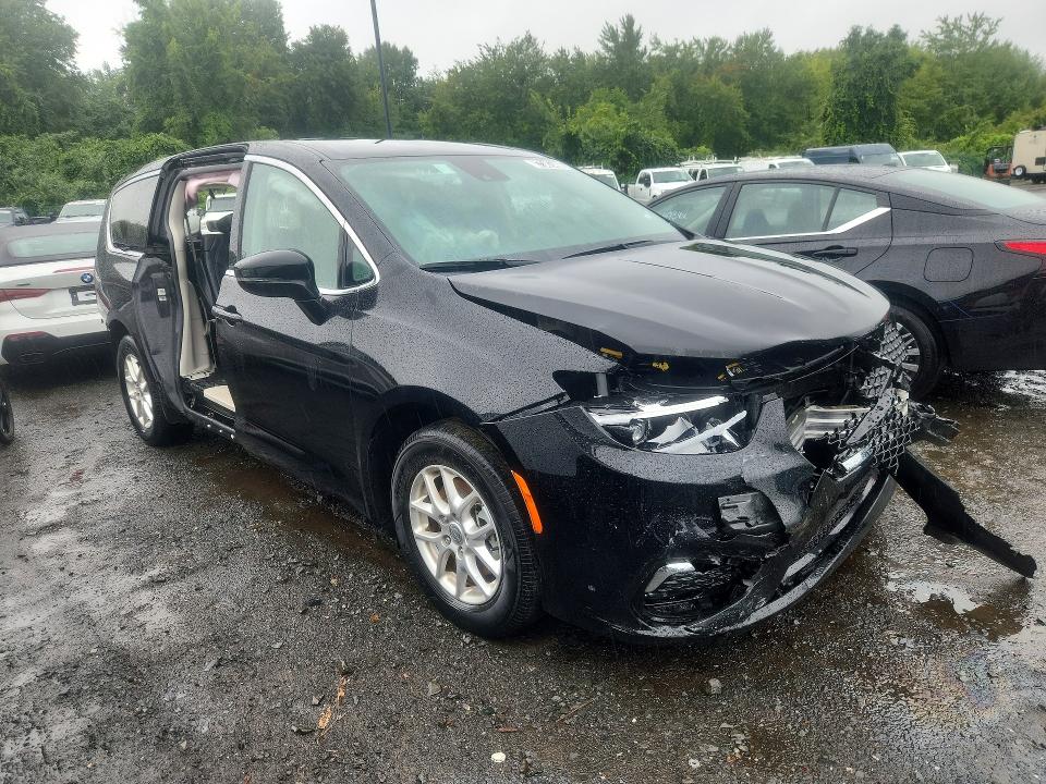 Photo 4 from auction – 2024 CHRYSLER PACIFICA with VIN 2C4RC1BG2RR136549