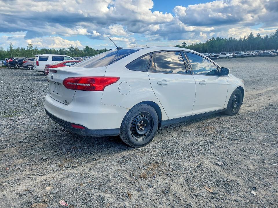 Photo 3 from auction – 2015 FORD FOCUS with VIN 1FADP3F22FL296966