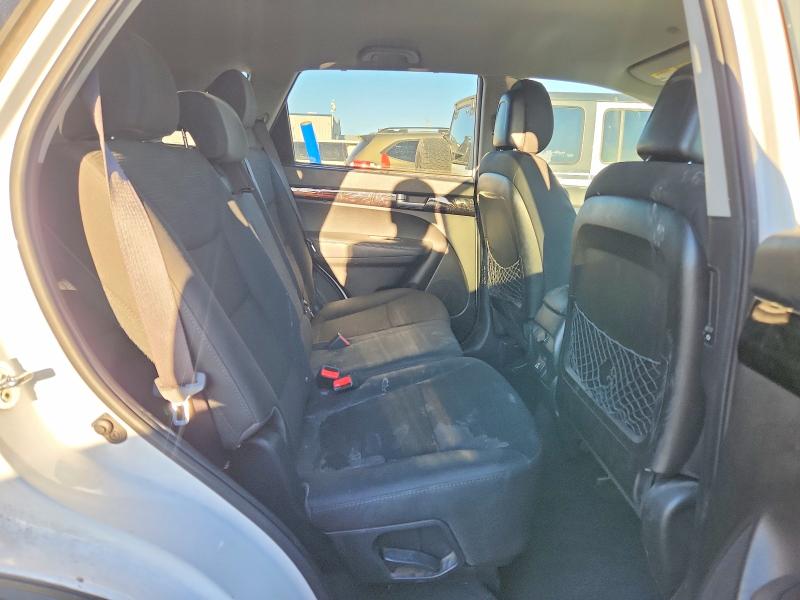 Photo 11 from auction – 2014 KIA SORENTO with VIN 5XYKTDA75EG513829
