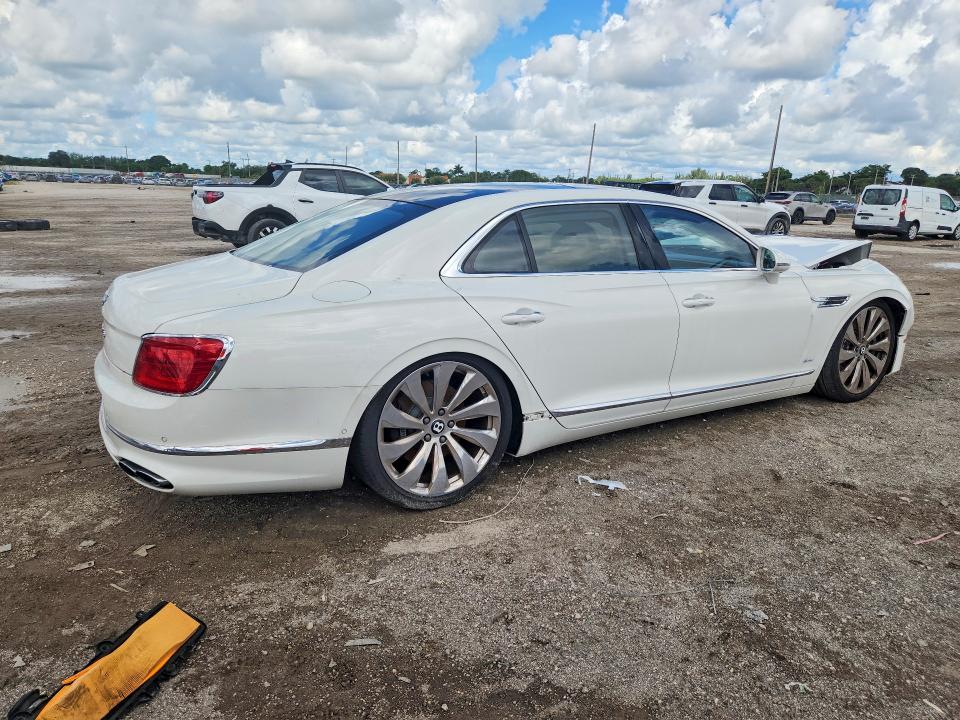 Photo 3 from auction – 2022 BENTLEY FLYING SPUR with VIN SCBBR6ZG2NC098183