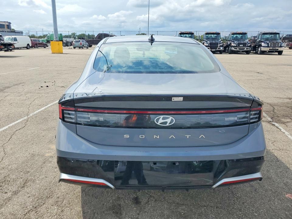Zdjęcie 6 z aukcji – 2025 HYUNDAI SONATA z VIN KMHL64JA4SA501850