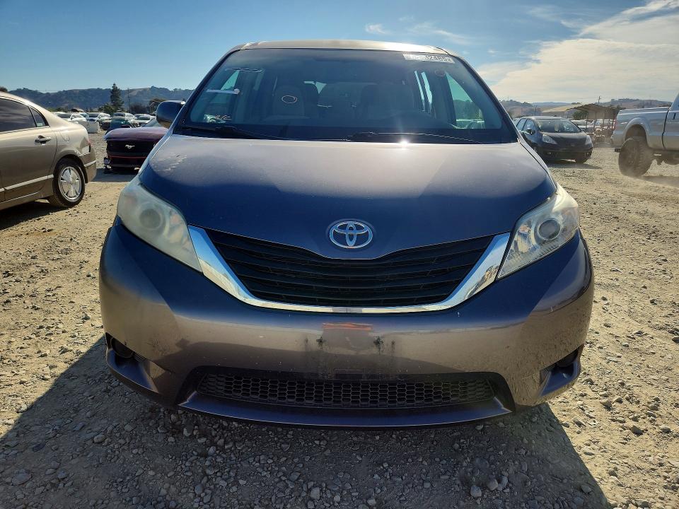 Photo 5 from auction – 2011 TOYOTA SIENNA with VIN 5TDKK3DC5BS160240