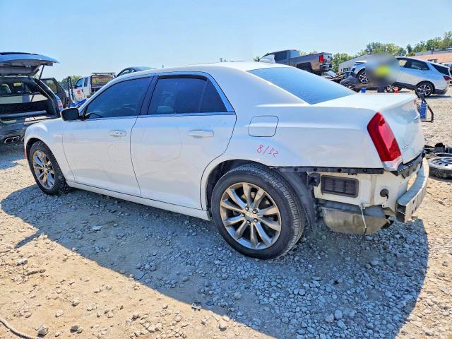 Photo 2 from auction – 2017 CHRYSLER 300 with VIN 2C3CCARG5HH534939