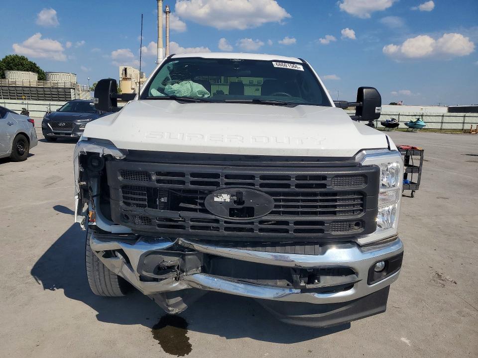Photo 5 from auction – 2024 FORD F350 with VIN 1FT8W3BT8REF85064