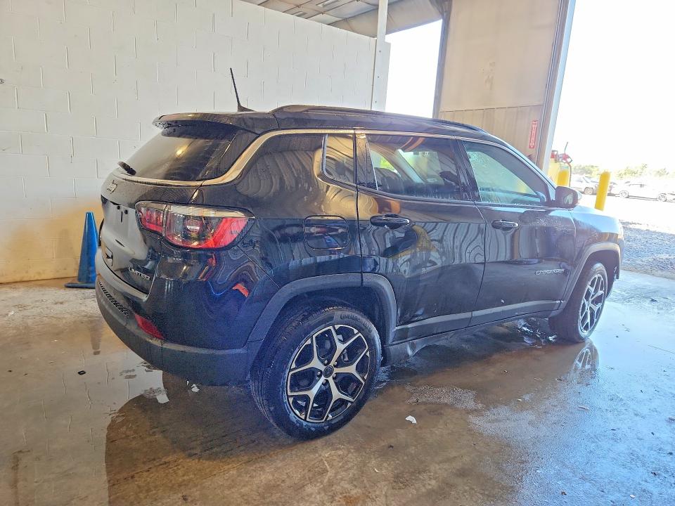 Photo 3 from auction – 2026 JEEP COMPASS with VIN 3C4NJDCN3TT220970