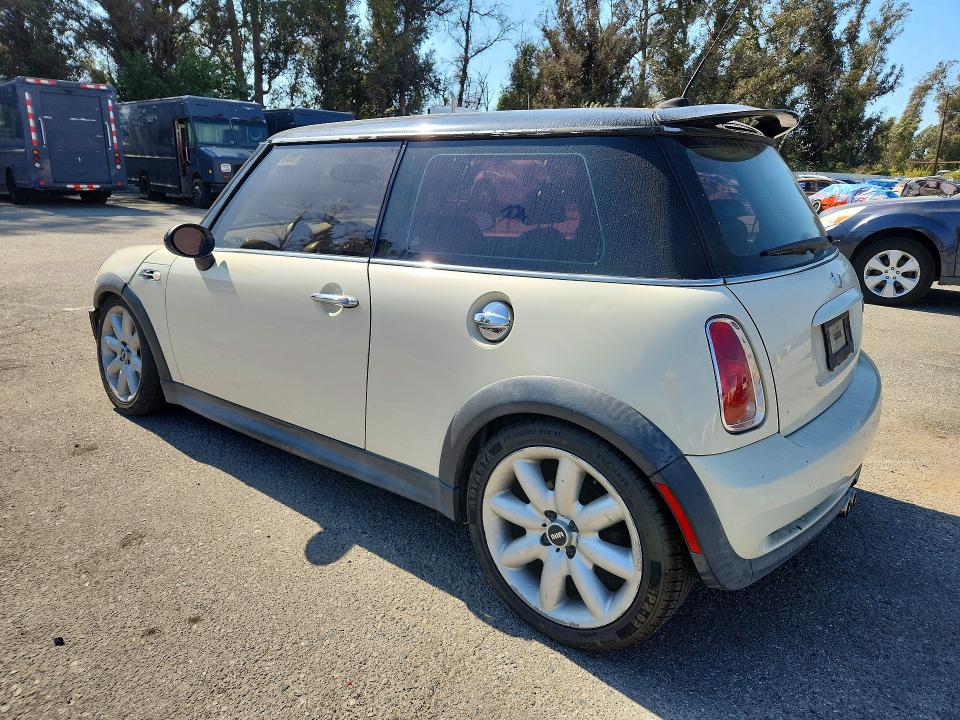 Снимка 2 от търг – 2006 MINI COOPER с VIN WMWRE33566TJ38132
