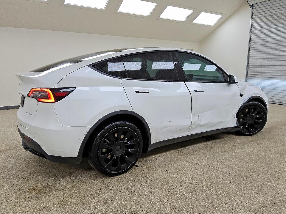 Photo 3 from auction – 2021 TESLA MODEL Y with VIN 5YJYGDEE8MF123823