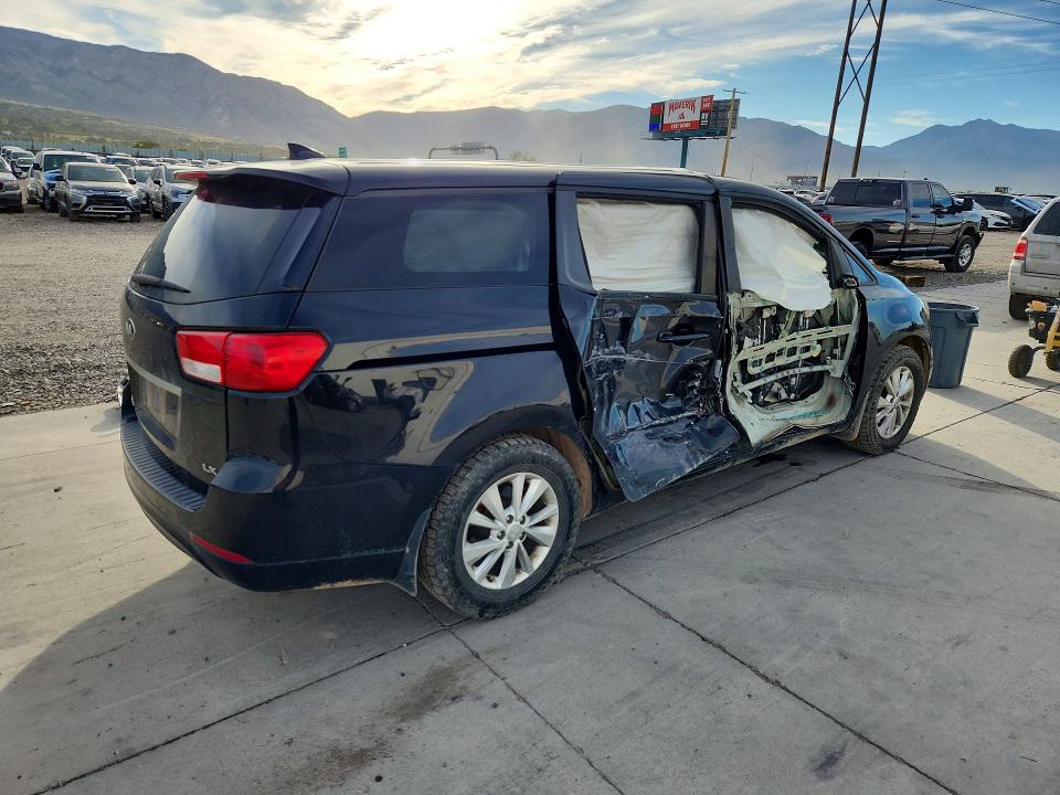 Photo 3 from auction – 2017 KIA SEDONA with VIN KNDMB5C10H6323020