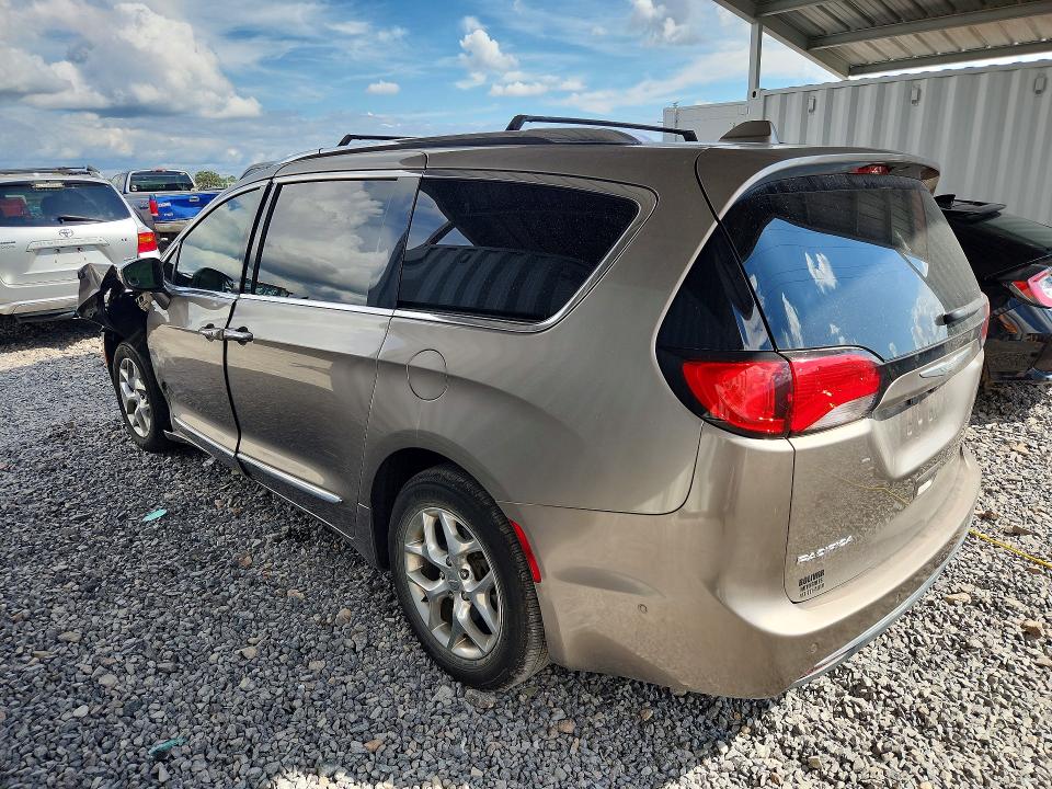 Photo 2 from auction – 2018 CHRYSLER PACIFICA with VIN 2C4RC1GG1JR105905