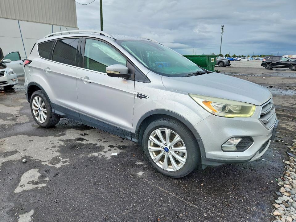Foto 4 de la subasta – 2017 FORD ESCAPE con VIN 1FMCU9JD8HUC82329