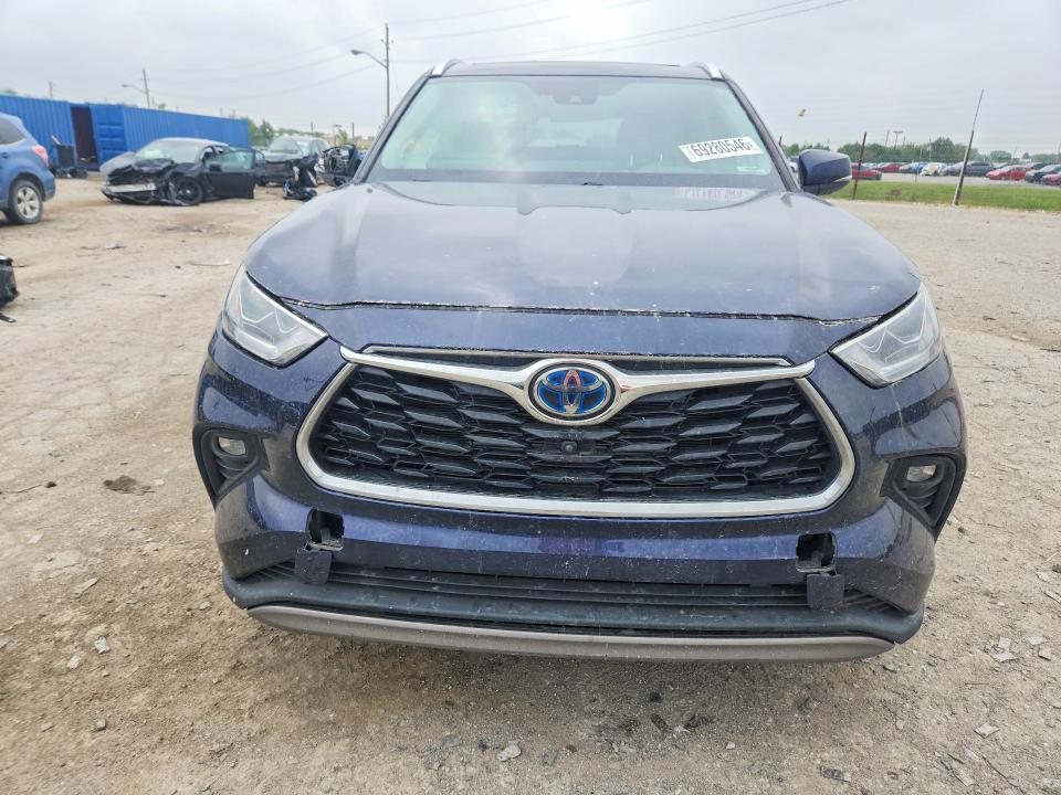 Фото 5 с аукциона – 2022 TOYOTA HIGHLANDER с VIN 5TDEBRCH2NS084204