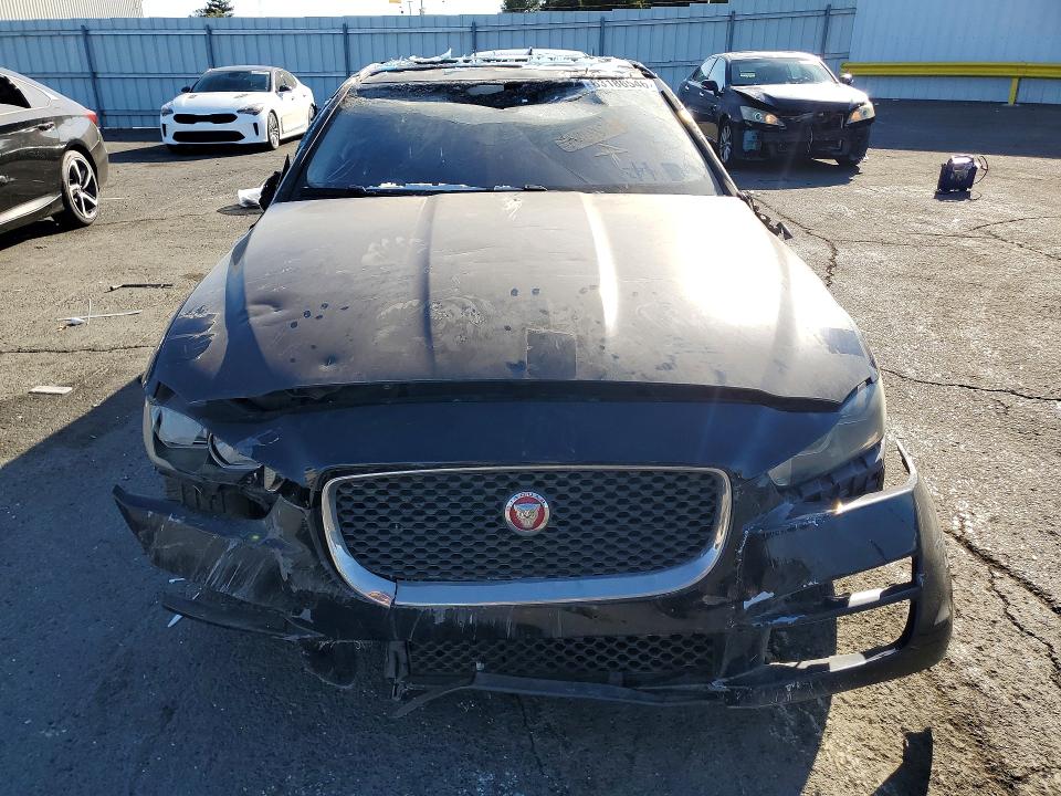 Photo 5 from auction – 2018 JAGUAR XE with VIN SAJAR4FX9JCP39245