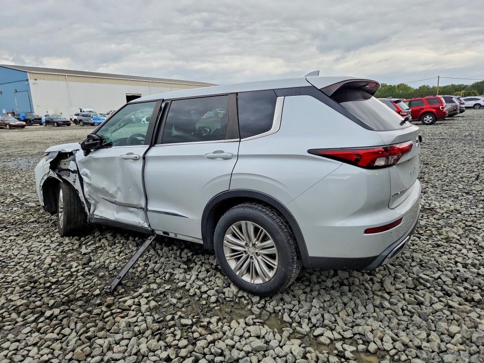 Снимка 2 от търг – 2022 MITSUBISHI OUTLANDER с VIN JA4J4TA83NZ048345