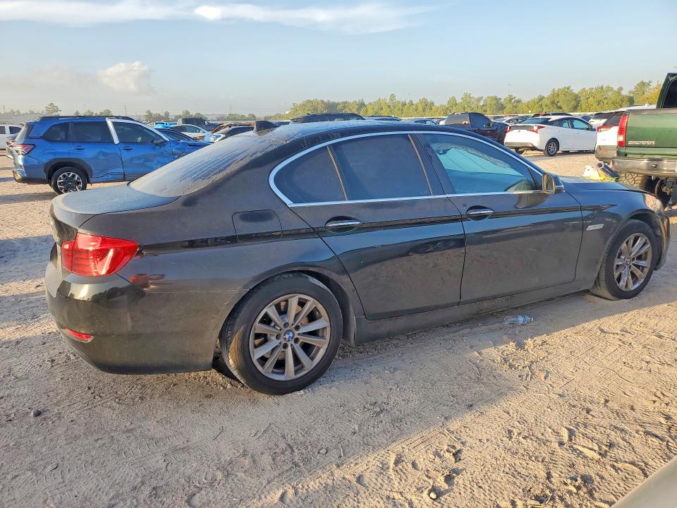 Photo 3 from auction – 2016 BMW 528 with VIN WBA5A5C50GG352081