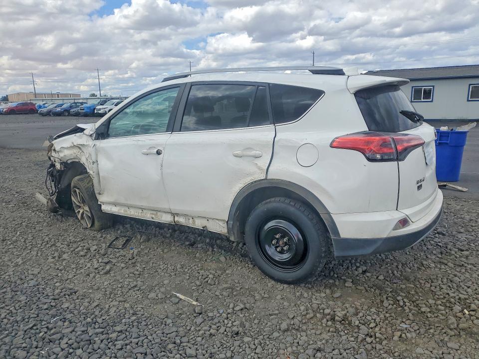 Zdjęcie 2 z aukcji – 2017 TOYOTA RAV4 z VIN 2T3RFREV1HW554007