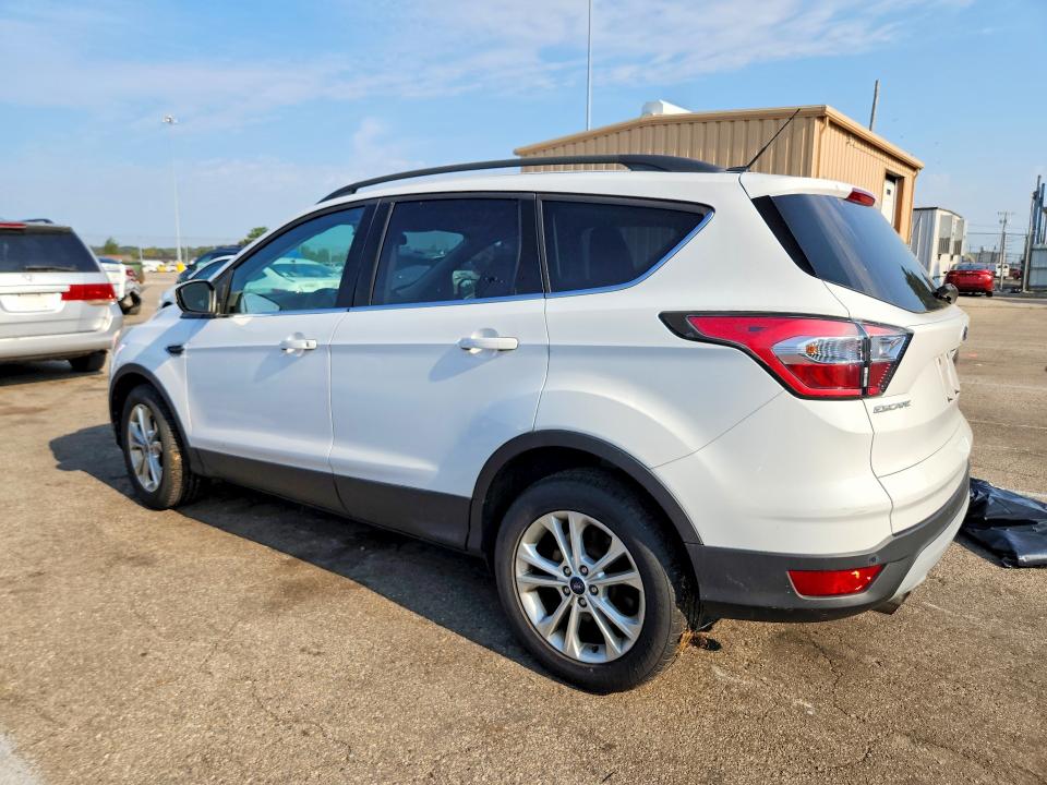 Photo 2 from auction – 2017 FORD ESCAPE with VIN 1FMCU0GD5HUA16110