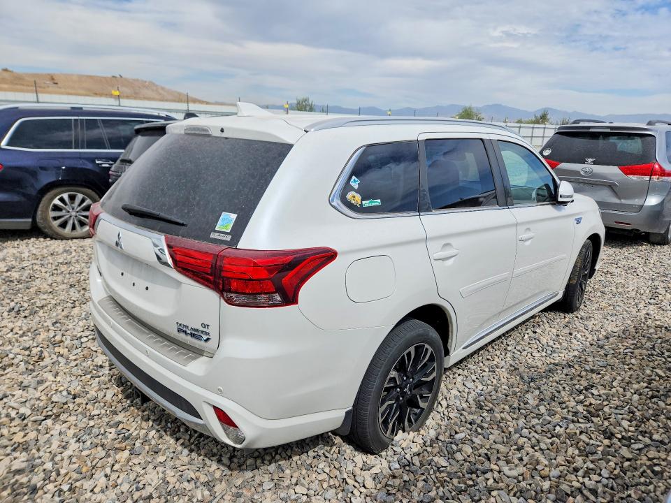 Photo 3 from auction – 2018 MITSUBISHI OUTLANDER with VIN JA4J24A55JZ029372